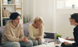 Terapia para Adolescente - Dra Cirene Valadão - Psicóloga em Goiânia GO